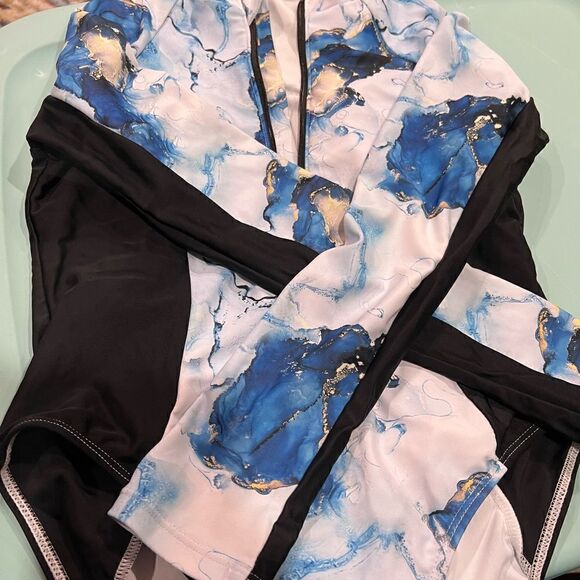 Girls long sleeve bathing suit with zipper closure front - Picture 3 of 6